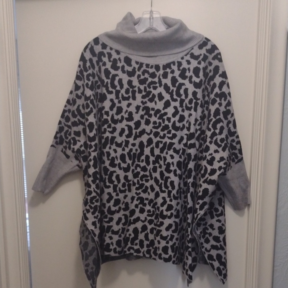 APRICOT Women's Grey Leopard Print Poncho (J620)